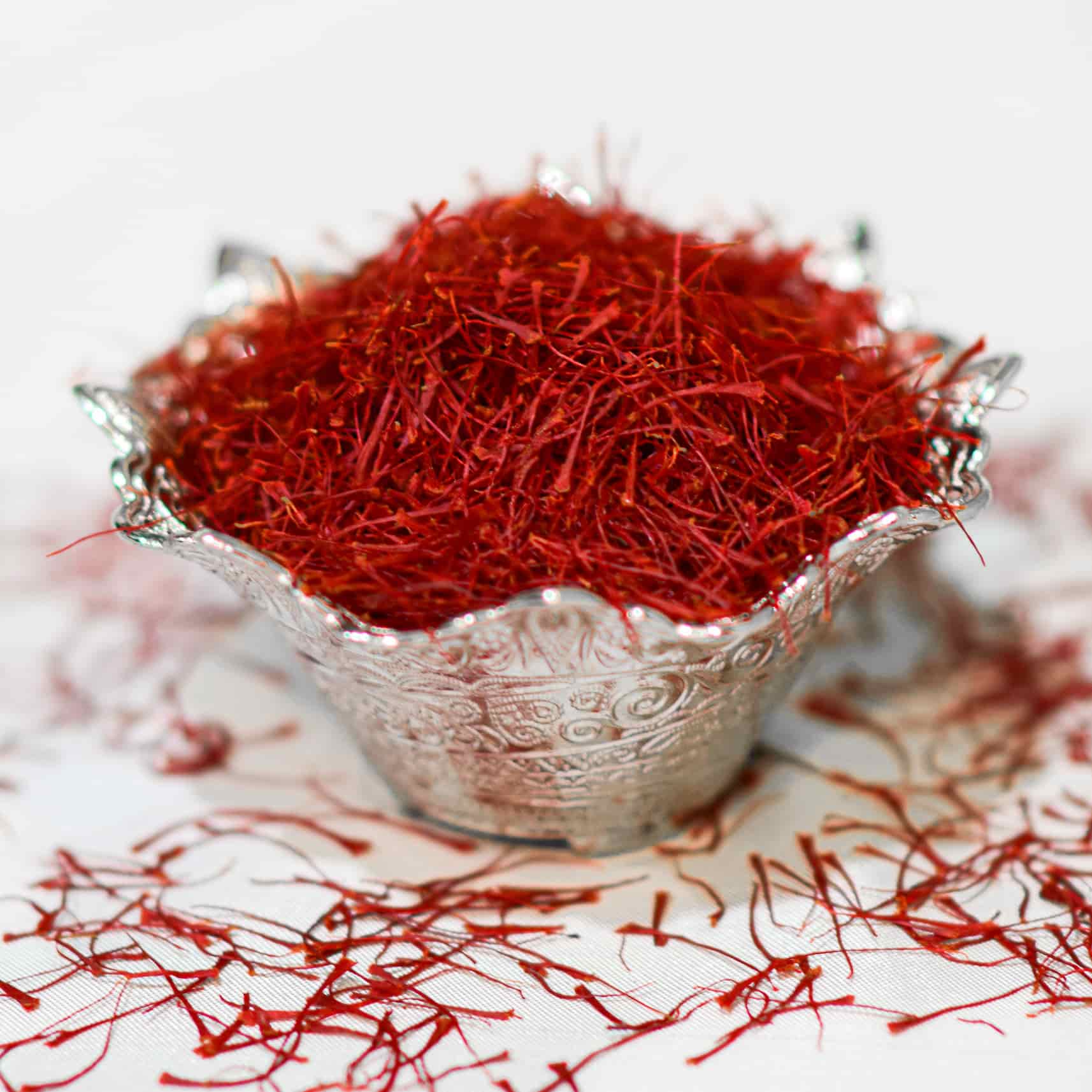 بررسی خواص زعفران و رشته‌های قرمز آن برای سلامتی بدن