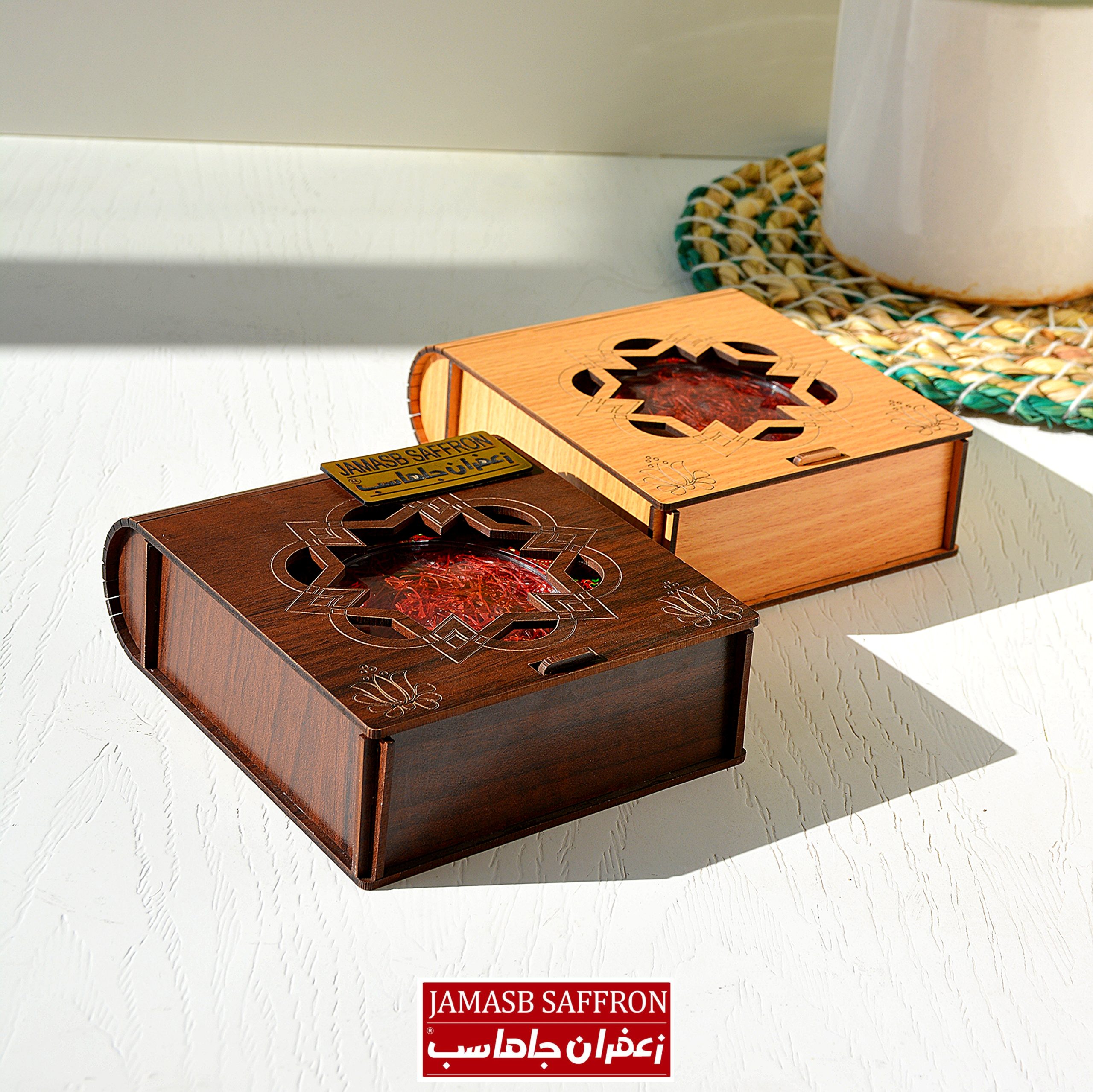 پک هدیه زعفران هنری (۱۵ گرم زعفران و جعبه خاتمکاری) - Image 3