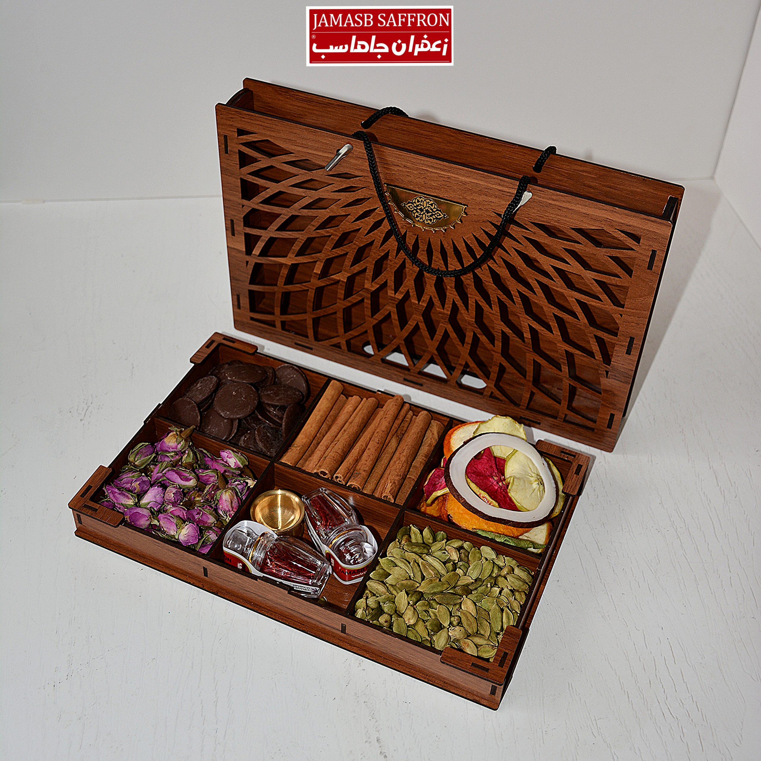 پک هدیه یلدا شامل زعفران، هاون طلایی و میوه خشک